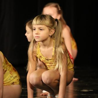 Svět pohádek - vystoupení TO a žáků pěvecké třídy L. Honzlové, 12. 12. 2016