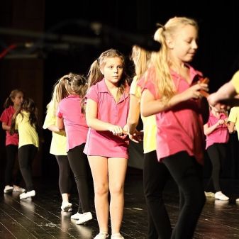 Svět pohádek - vystoupení TO a žáků pěvecké třídy L. Honzlové, 12. 12. 2016