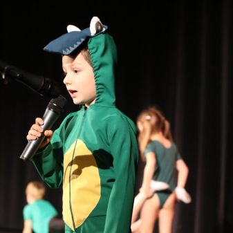 Svět pohádek - vystoupení TO a žáků pěvecké třídy L. Honzlové, 12. 12. 2016