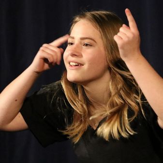 Svět pohádek - vystoupení TO a žáků pěvecké třídy L. Honzlové, 12. 12. 2016