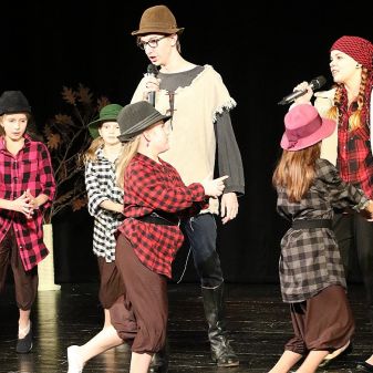 Svět pohádek - vystoupení TO a žáků pěvecké třídy L. Honzlové, 12. 12. 2016