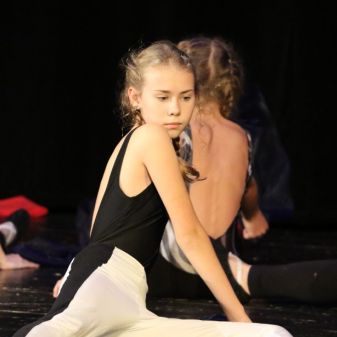 Svět pohádek - vystoupení TO a žáků pěvecké třídy L. Honzlové, 12. 12. 2016