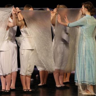 Svět pohádek - vystoupení TO a žáků pěvecké třídy L. Honzlové, 12. 12. 2016