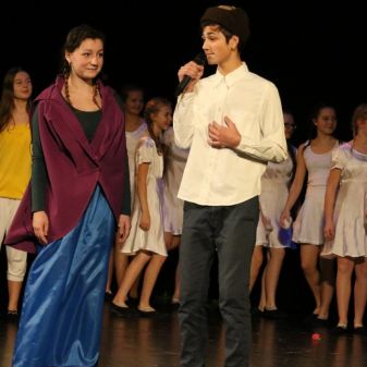 Svět pohádek - vystoupení TO a žáků pěvecké třídy L. Honzlové, 12. 12. 2016