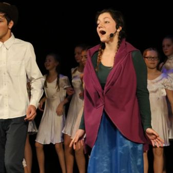 Svět pohádek - vystoupení TO a žáků pěvecké třídy L. Honzlové, 12. 12. 2016