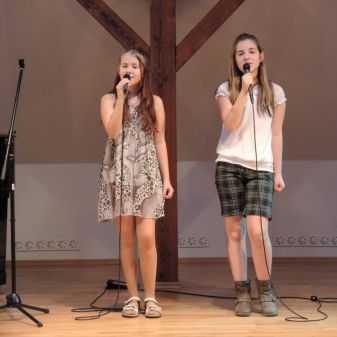 Třídní pěvecká vystoupení žáků Jany Borkové, duben 2016