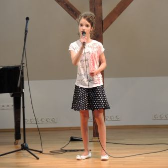 Třídní pěvecká vystoupení žáků Jany Borkové, duben 2016